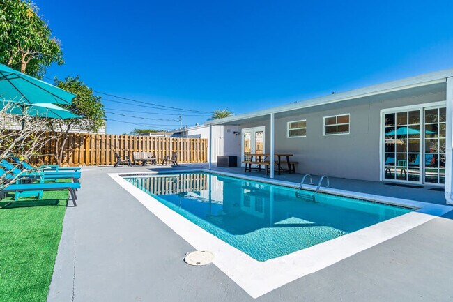 Building Photo - 7001 Coolidge St