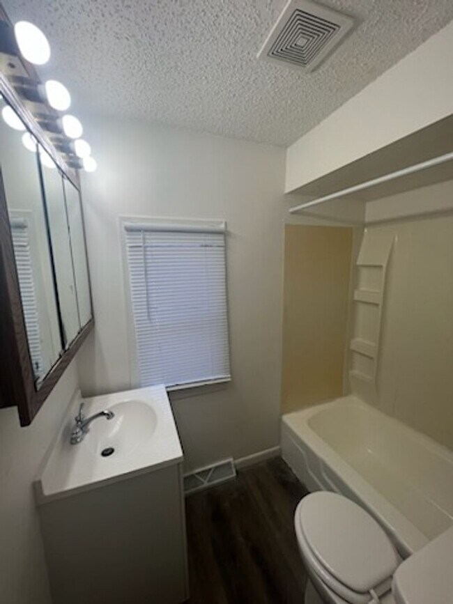 Building Photo - 349 10th St