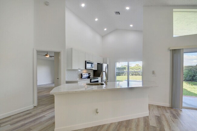 Building Photo - 7390 Ashley Shores Cir