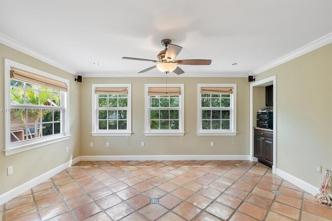 Building Photo - 300 187th St