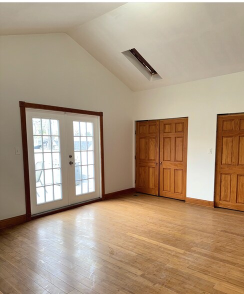 Building Photo - 1814 W Pershing Rd