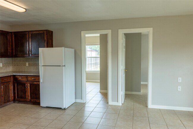 Building Photo - 537 Cottontail Dr