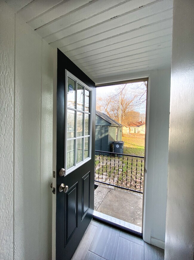 Building Photo - 3509 E 4th St