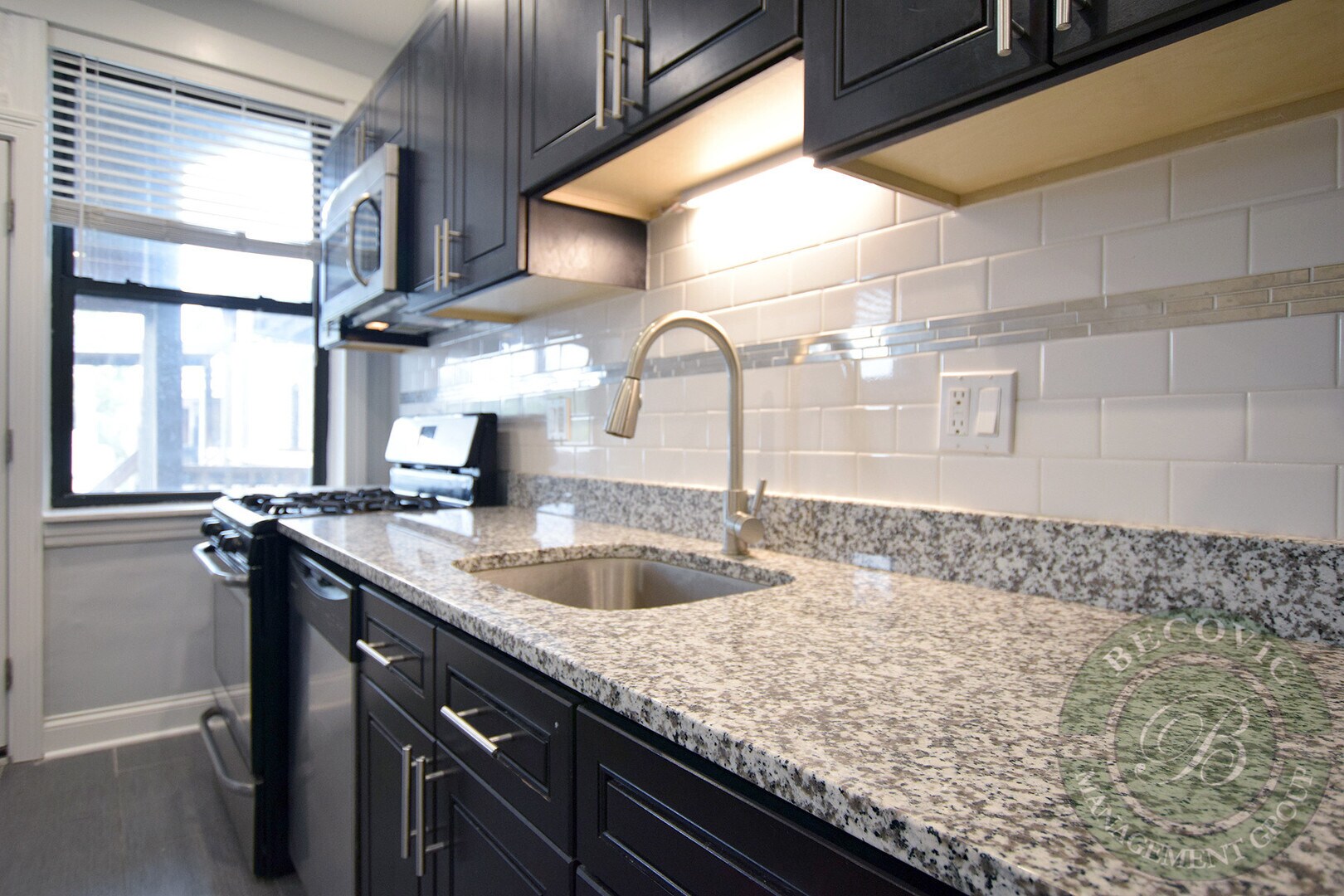 Building Photo - 4707 N Albany Ave