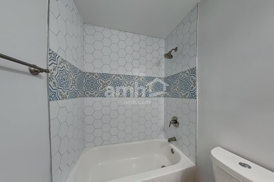Building Photo - 5075 Roxton Ln