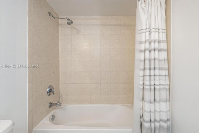 Building Photo - 16699 Collins Ave