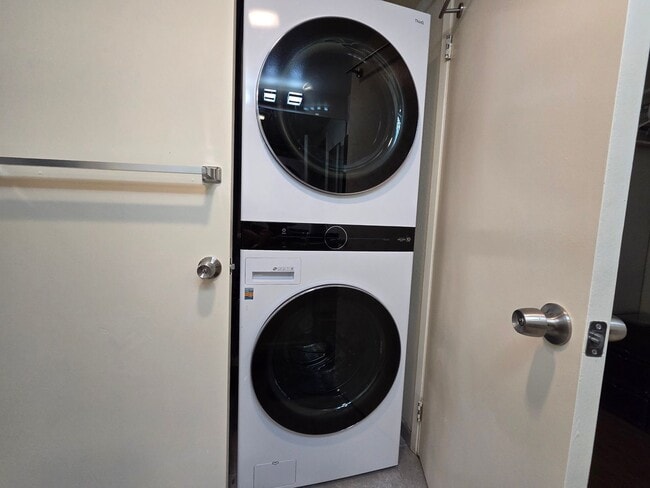 Building Photo - Pet Friendly downstairs 2/1.5-bedroom North Kihei Condo