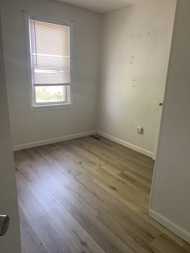 Building Photo - 64 Bidlack St