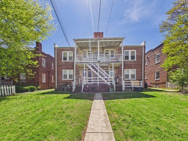 Building Photo - 3320 W Grace St