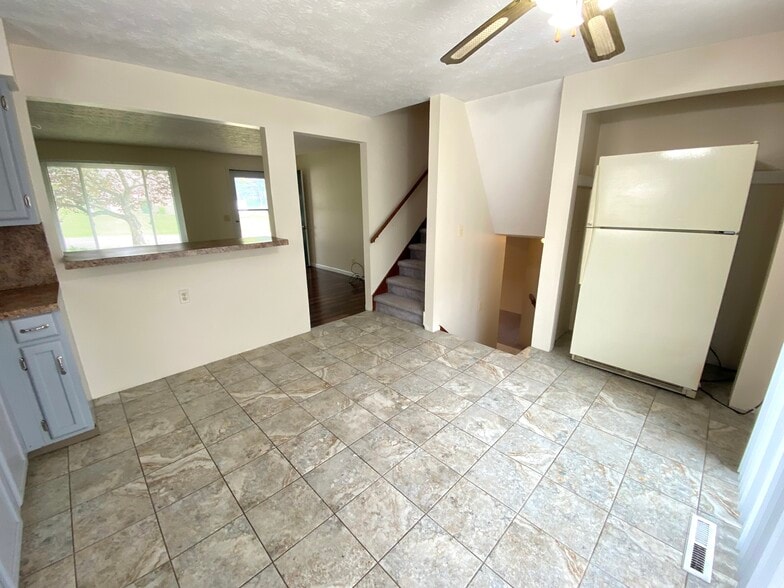 Building Photo - 1827 Thackeray Ave NW