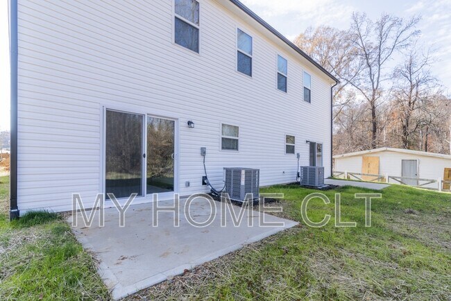 Building Photo - 3646 Trull St