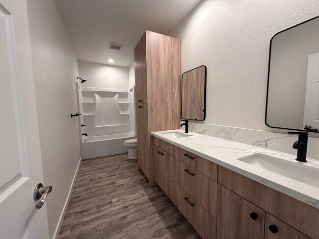 Building Photo - 20611 Independence Way