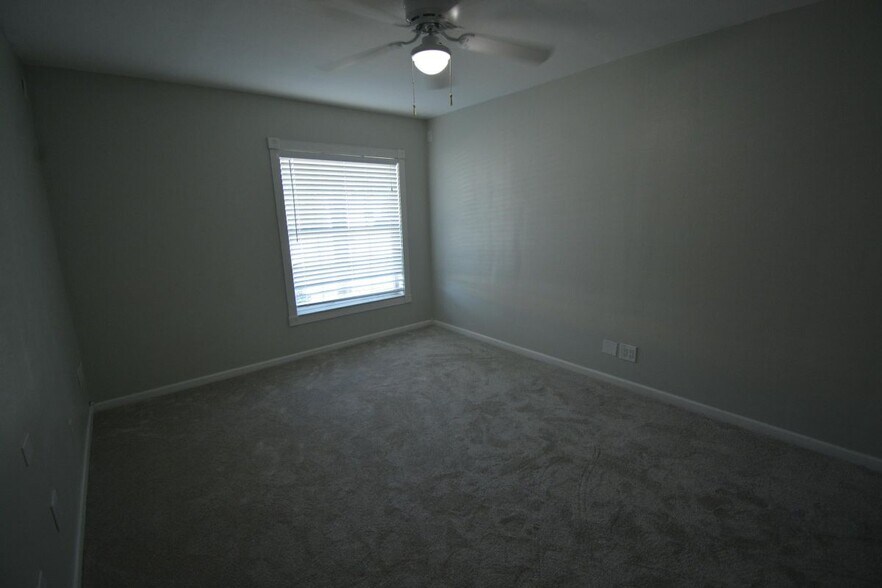 Building Photo - 1379 Pinetta Cir