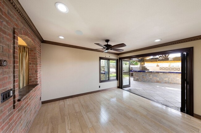 Building Photo - Beautifully maintained Tuscan-style custom home