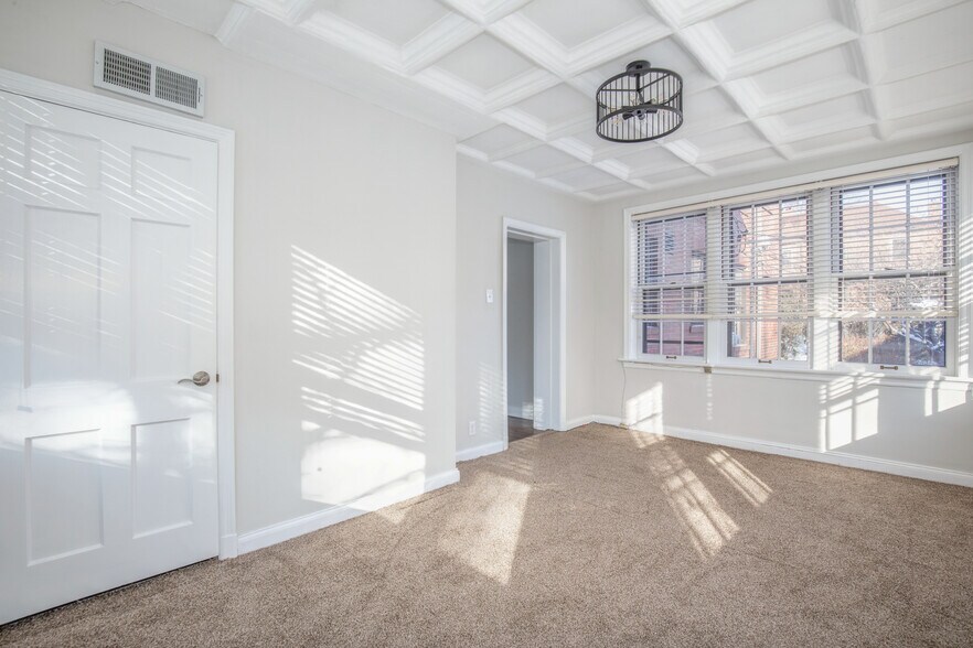 Building Photo - 7535 Oxford Dr