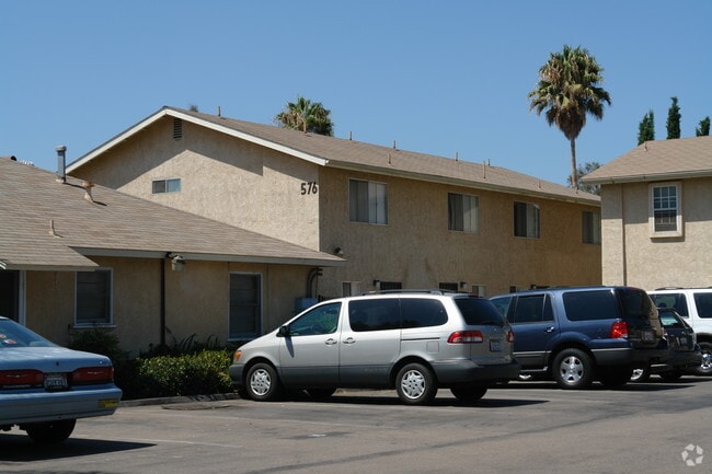 Building Photo - Grape Villas