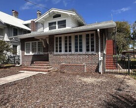 Building Photo - 229 W 10th St