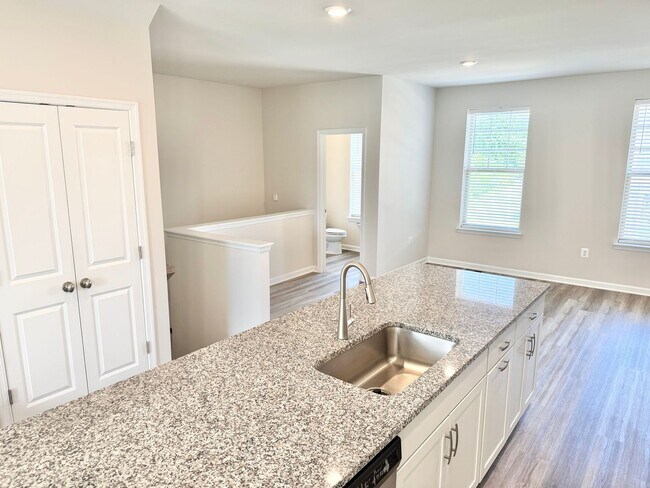 Building Photo - STAFFORD - CENTRAL LOCATION NEAR QUANTICO/...