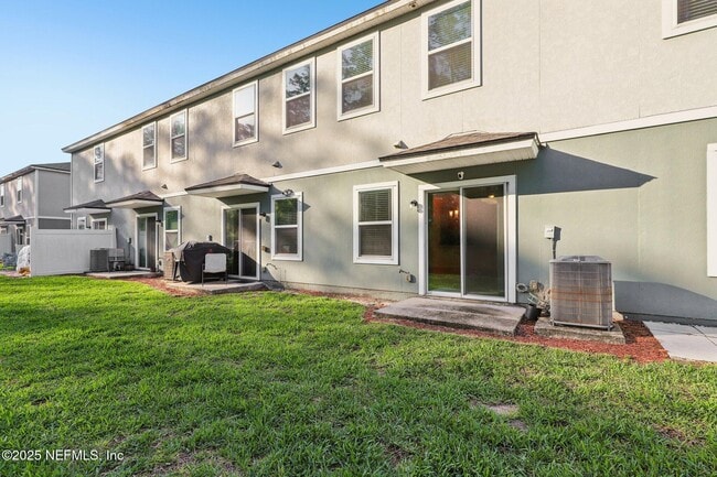 Building Photo - 750 Servia Dr