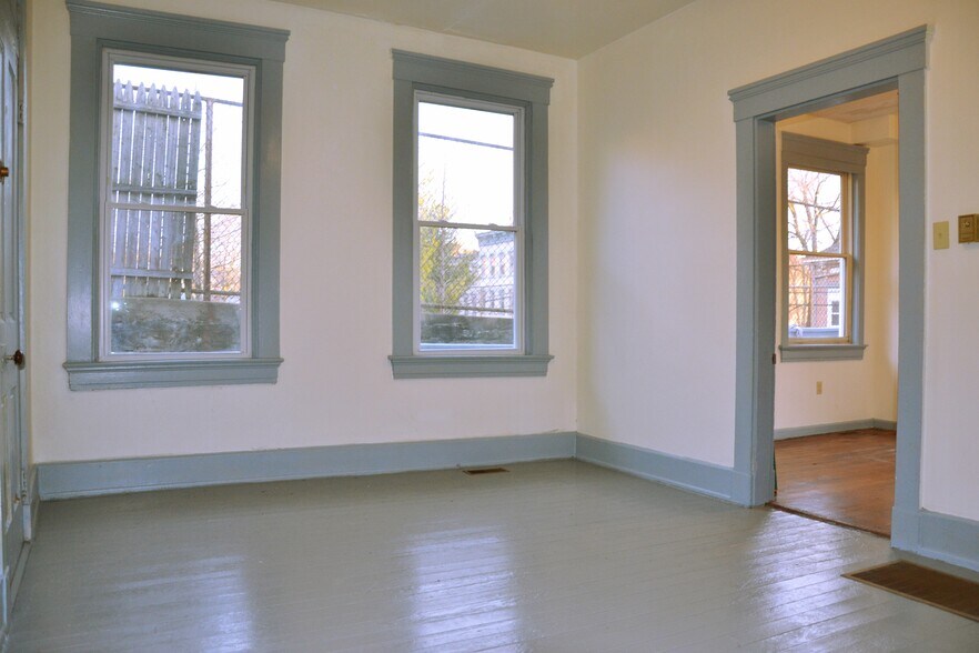 Building Photo - 522 W McMicken Ave