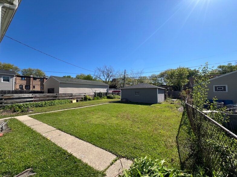 Yard - 1633 McDaniel Ave