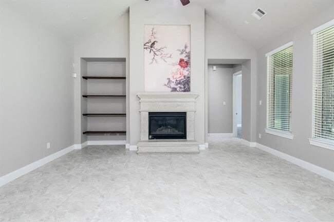Building Photo - 1705 Pine Plains Dr