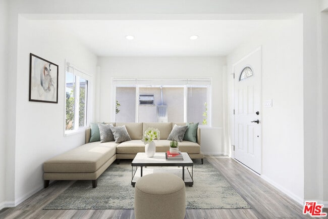 Building Photo - 1722 N Ave 45