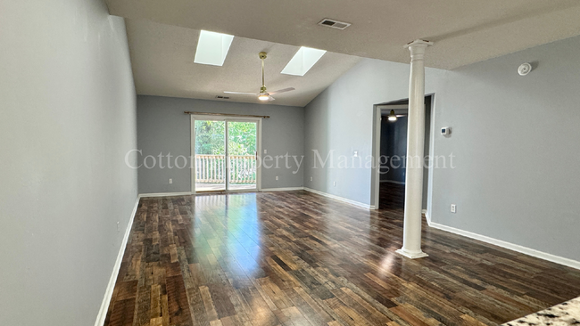 Building Photo - 4619 McClelland Dr