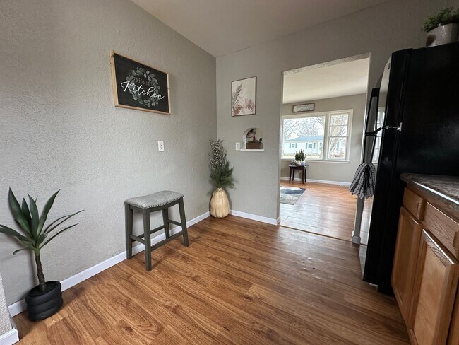 Building Photo - 3 bed, 1 1/2 bath Home for rent in Elk Run Heights