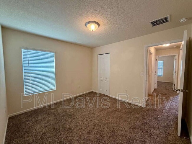 Building Photo - 2482 Beachview Dr