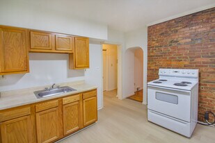 Building Photo - 421 Peebles St