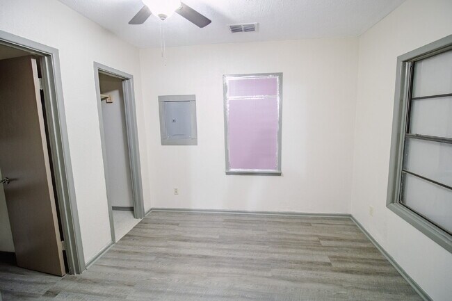Building Photo - "Charming 2-Bedroom Retreat with Spacious 1411 sq. ft. Layout on Baylor Street, Lubbock!"