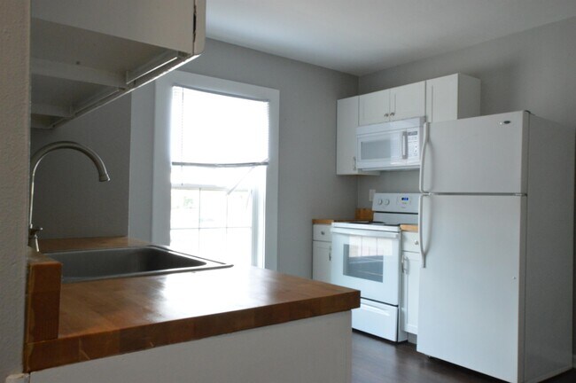 Building Photo - 1 E Raymond St