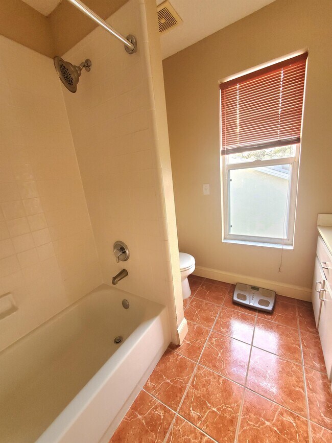 Building Photo - 1104 Plover Pl