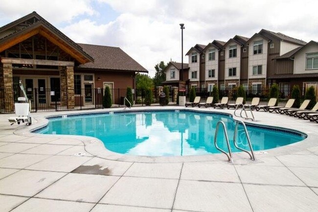 Building Photo - 2 Bedroom top floor in Tumwater! Pool/fitness center/club room/dog run apply today!