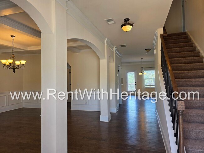 Building Photo - ABSOLUTELY BEAUTIFUL 5 BEDROOM/ 4.5 BATH HOME YOU DONT WANT TO MISS.