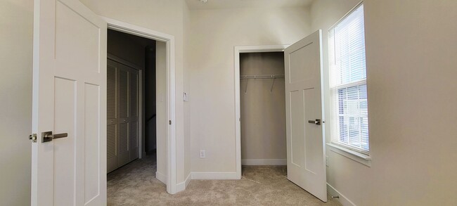 Building Photo - Brand new 3 story Townhome in Centerpointe...