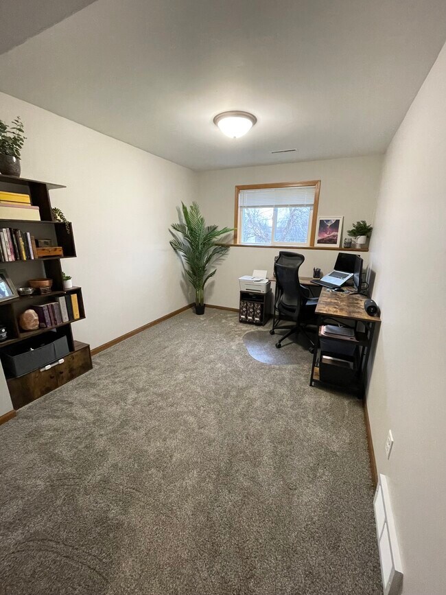 Building Photo - 3018 Maple Valley Dr