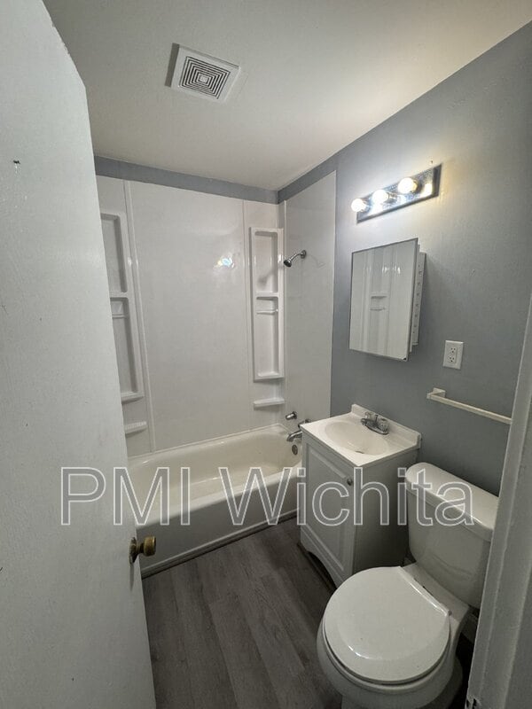 Building Photo - 1921 S Everett St