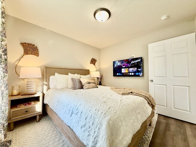 Building Photo - Cozy Equestrian Themed Getaway in Wilmington