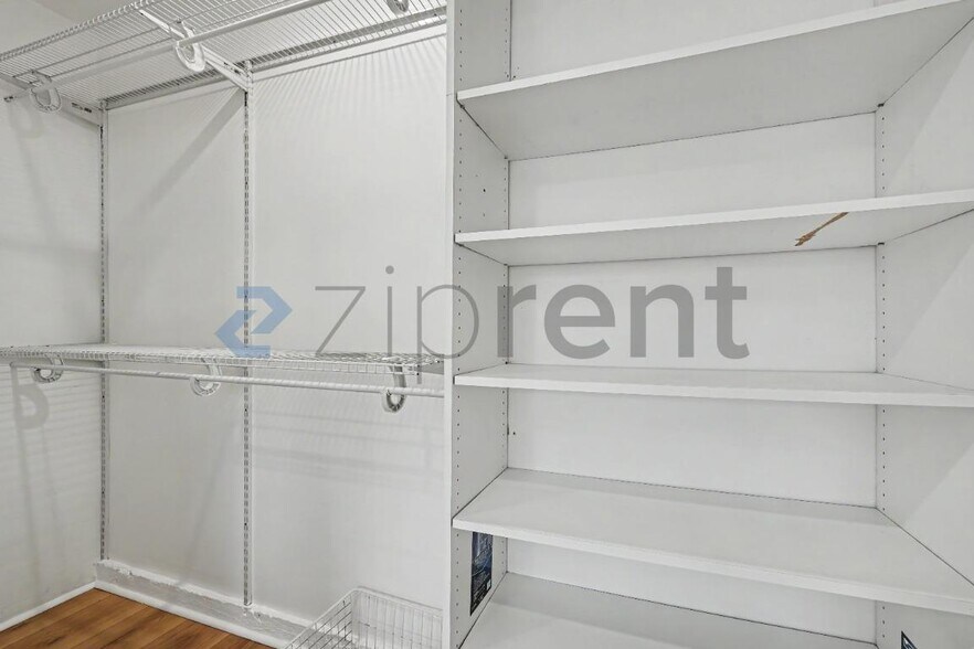 Building Photo - Unit