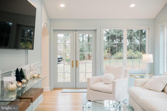 Building Photo - 2210 Boxmere Rd