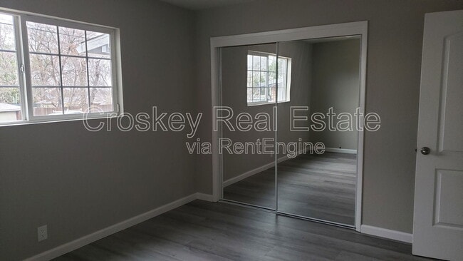 Building Photo - 322 Sweeney Rd