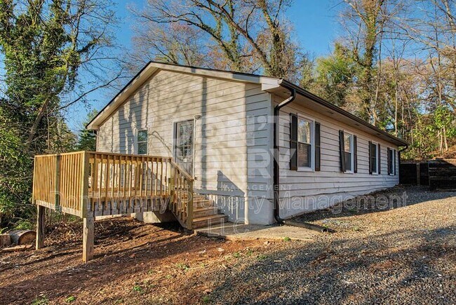 Building Photo - 615 Dumaine St