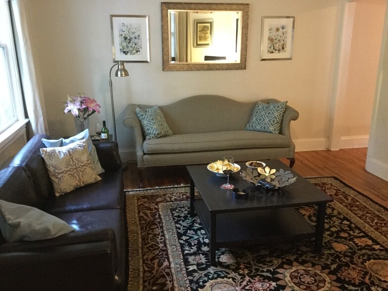 comfortable living room - 2124 Chesterfield Ave