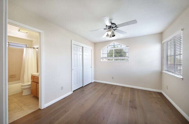 Building Photo - 10205 Single Oak Dr