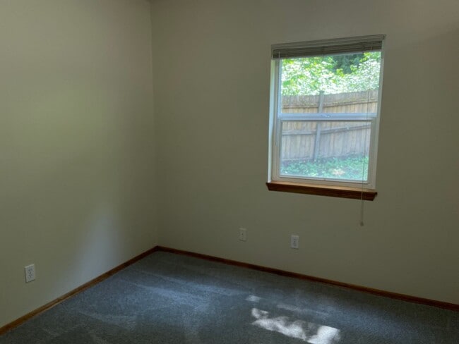 Building Photo - Langley Apartment with Utilities Included!
