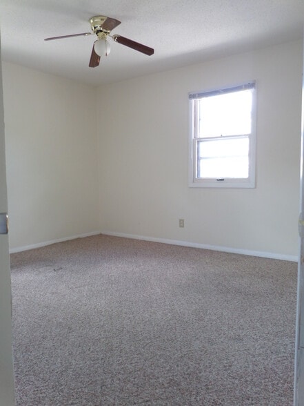Building Photo - 831 Kimberly Dr