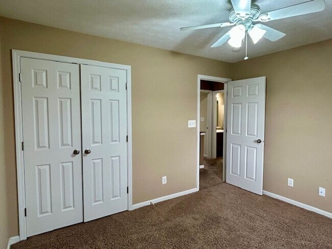 Building Photo - Beautiful 2 Story, 4 Bedroom, with a Full ...