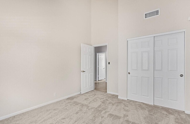 Building Photo - 4423 E Vista Val Verde Dr